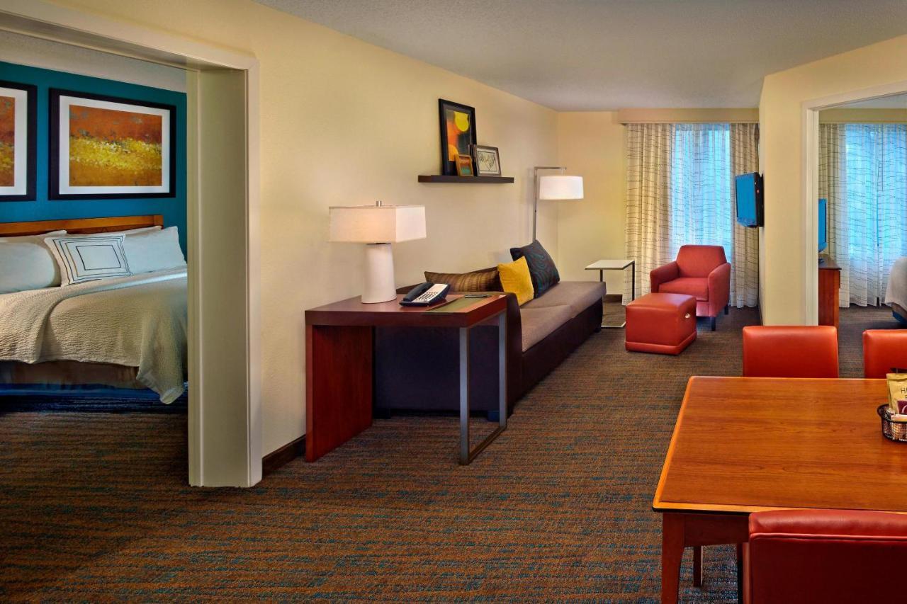 Philadelphia 3*